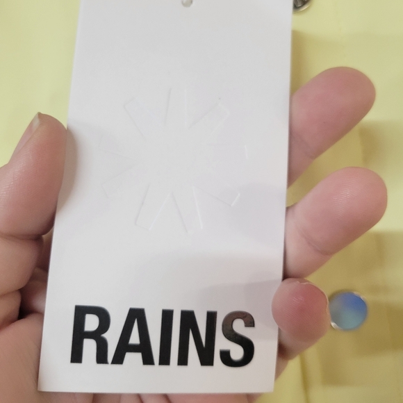 RAINS Straw Curve Rain Jacket NWT Size Large - Picture 3 of 6